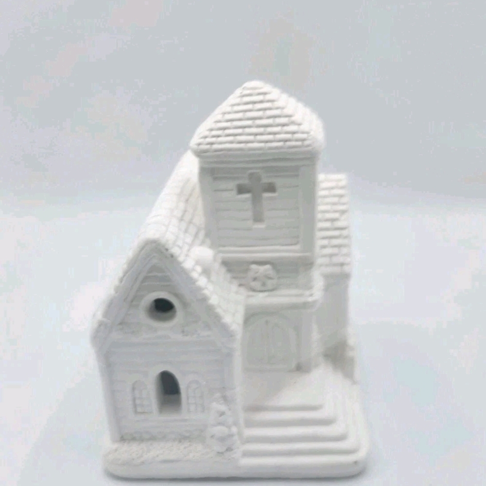 Village Church Ready To Paint Ceramic Plaster Christmas Village NEW Artminds - Picture 5 of 6